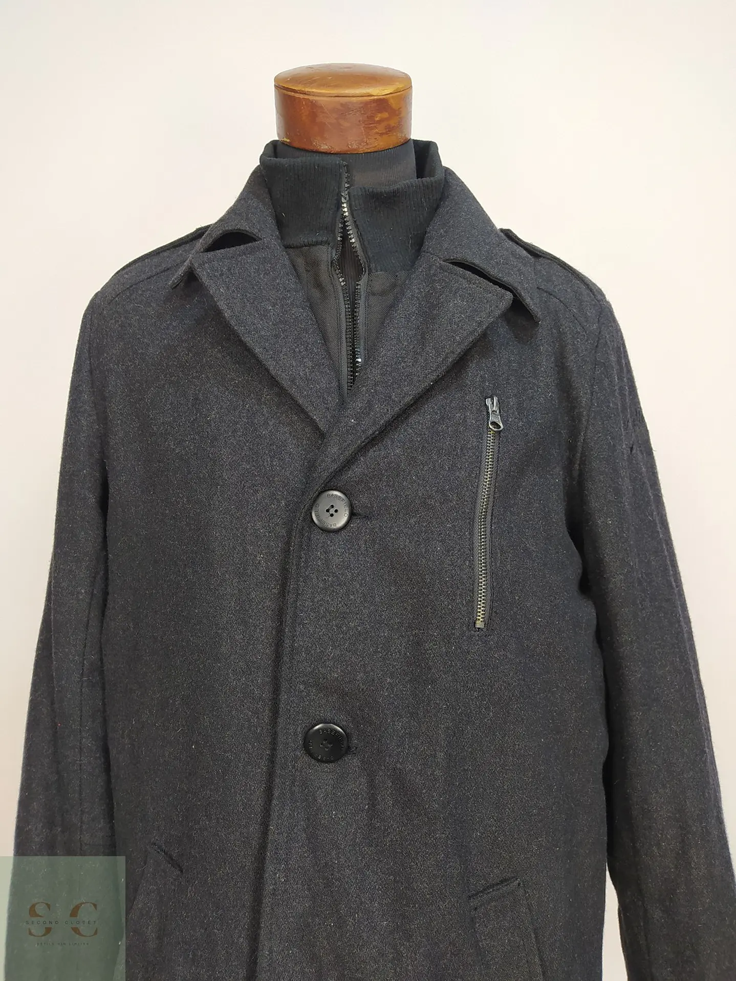 Abrigo de Lana Gris Plomo Basefield con Inserto de Cuello Alto Talla ML 3