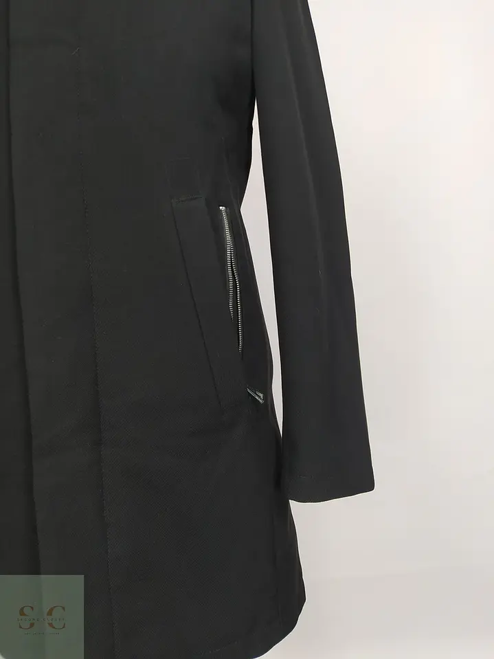 Abrigo Negro con Cuello Alto y Cierre Doble Zara Man Talla SM 5