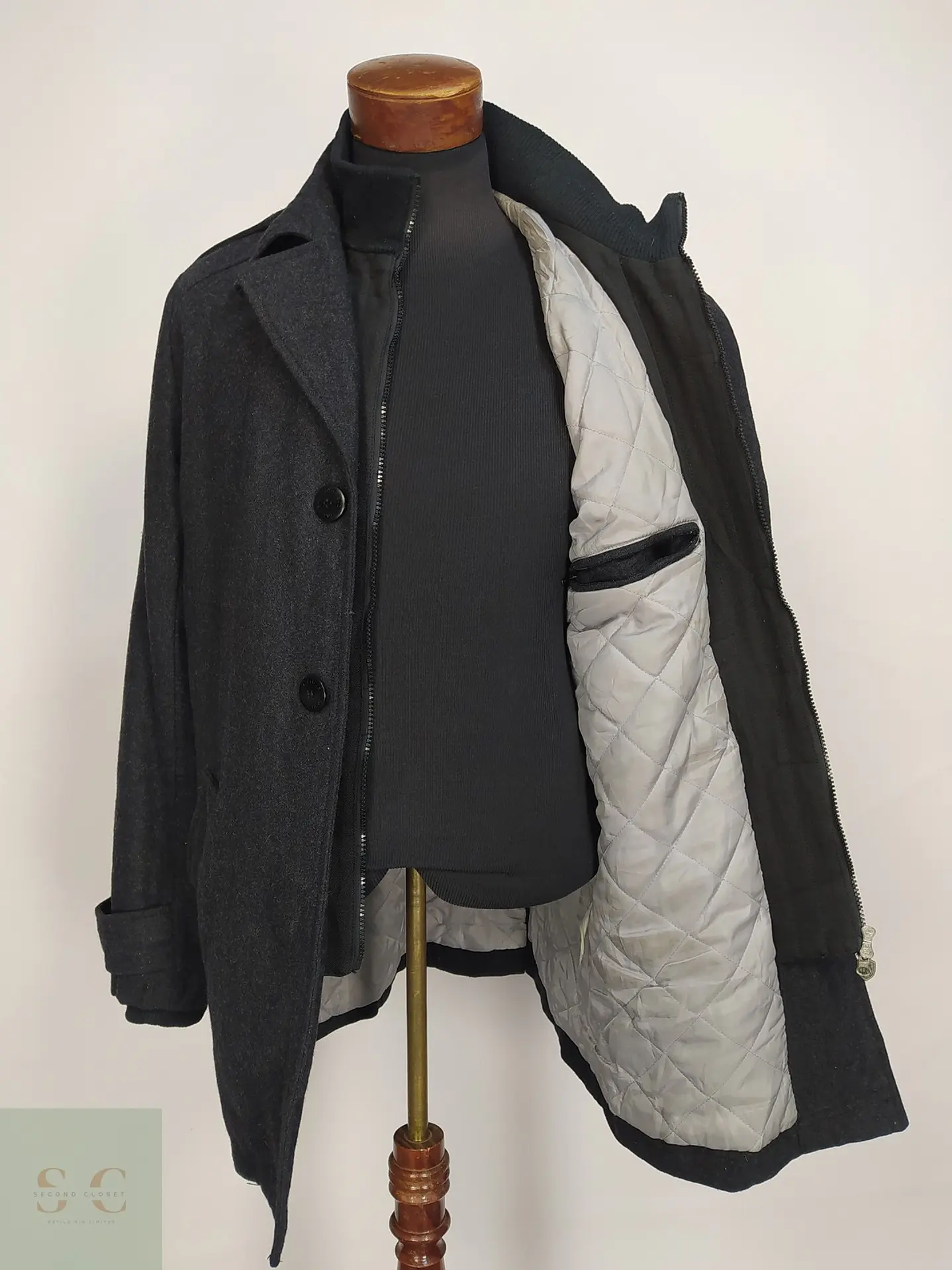 Abrigo de Lana Gris Plomo Basefield con Inserto de Cuello Alto Talla ML 5