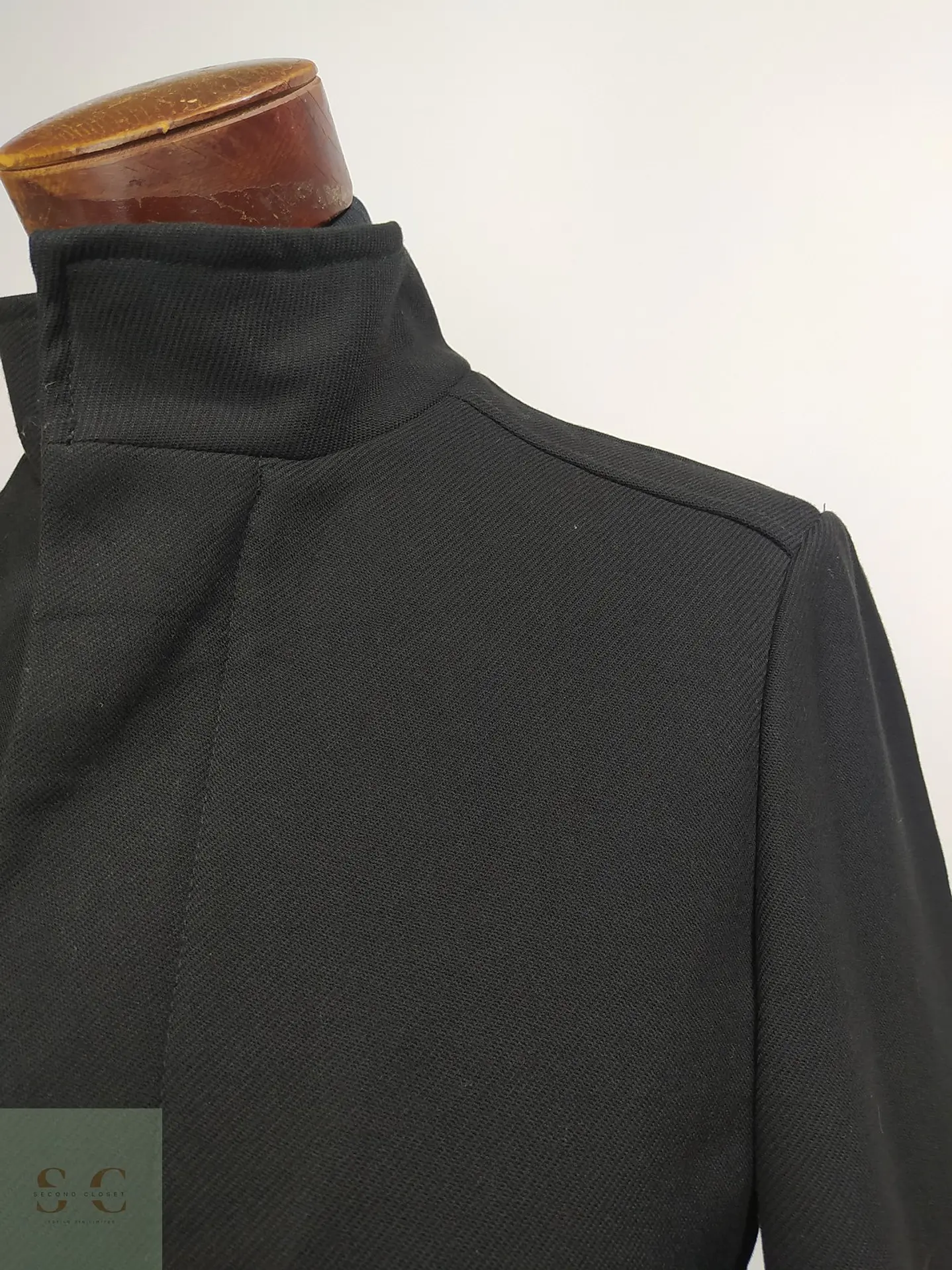 Abrigo Negro con Cuello Alto y Cierre Doble Zara Man Talla SM 6