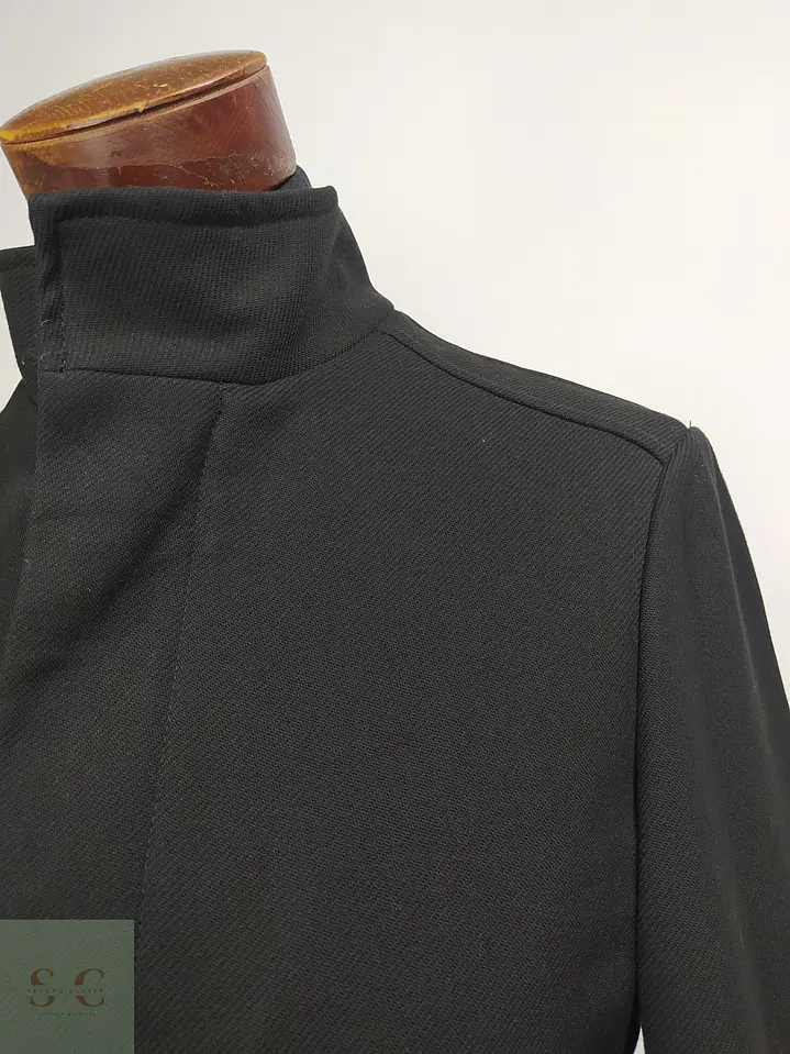 Abrigo Negro con Cuello Alto y Cierre Doble Zara Man Talla SM 7