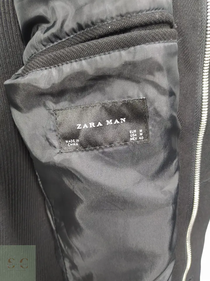 Abrigo Negro con Cuello Alto y Cierre Doble Zara Man Talla SM 8