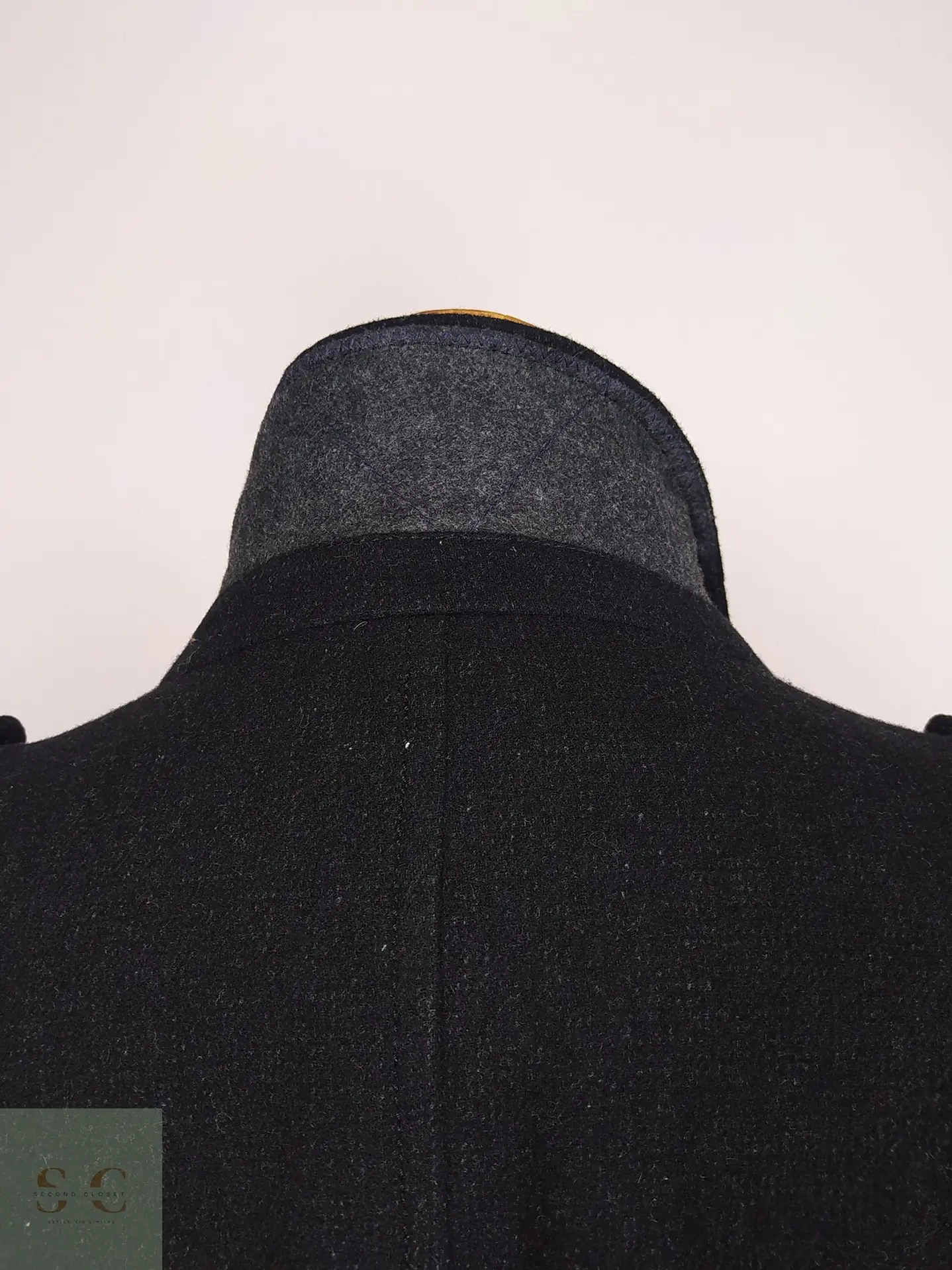 Abrigo de Mezcla de Lana Negro con Pechera Interna Angelo Litrico Talla L 12