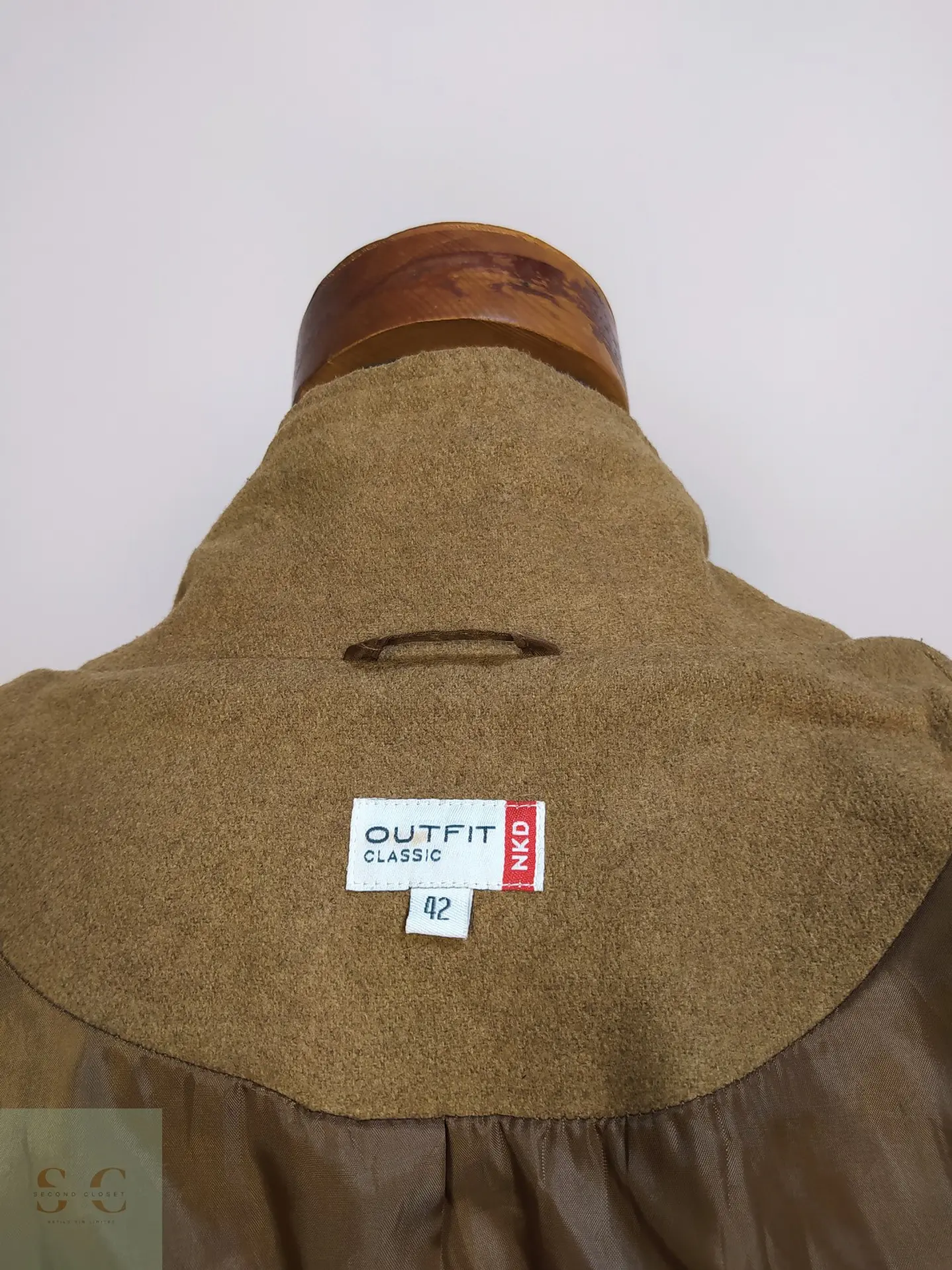 Abrigo Montgomery Camel con Capucha NKD Talla S 12