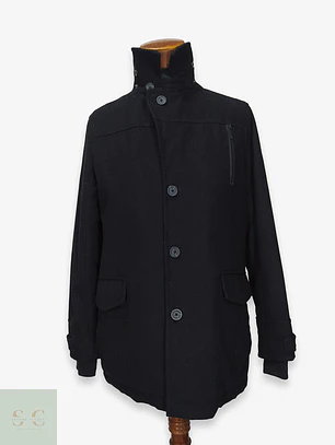Abrigo Corto Negro con Pechera Interna y Forro Acolchado Tom Tompson Talla 45