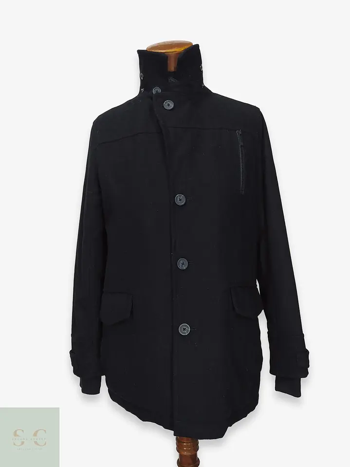 Abrigo Corto Negro con Pechera Interna y Forro Acolchado Tom Tompson Talla 45 1
