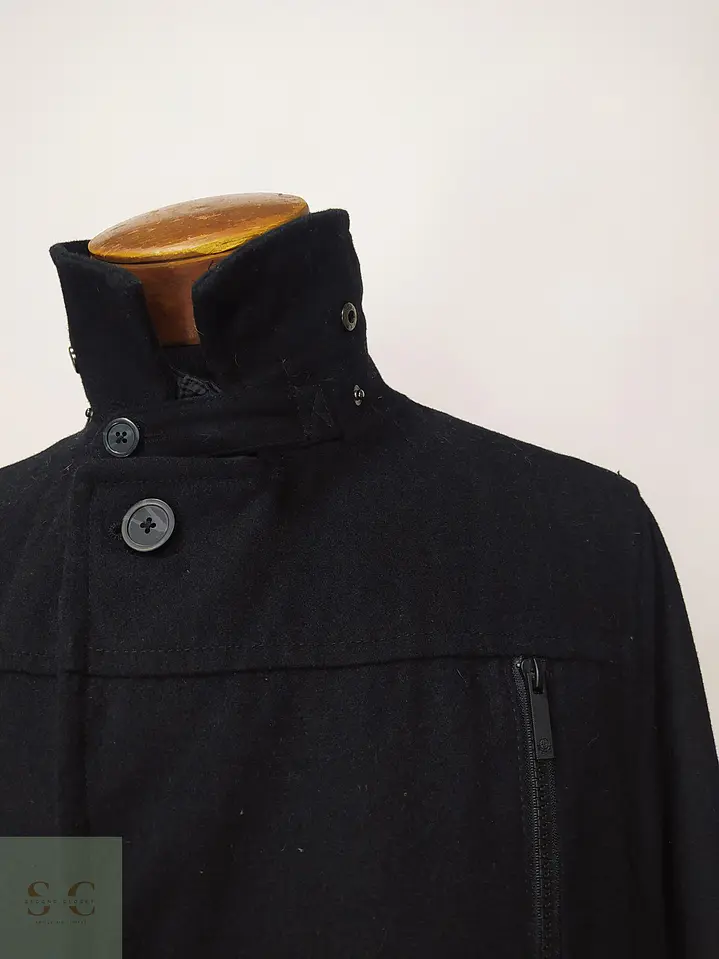 Abrigo Corto Negro con Pechera Interna y Forro Acolchado Tom Tompson Talla 45 4