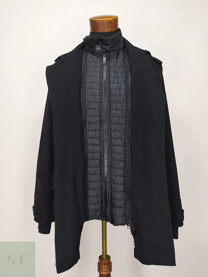 Abrigo Corto Negro con Pechera Interna y Forro Acolchado Tom Tompson Talla 45 5