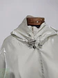 Trench Impermeable Blanco Perla Satinado con Capucha Thea Talla 2XL - Miniatura 5