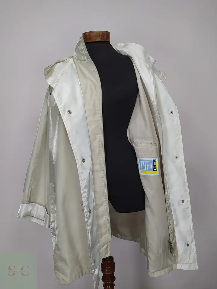 Trench Impermeable Blanco Perla Satinado con Capucha Thea Talla 2XL 7
