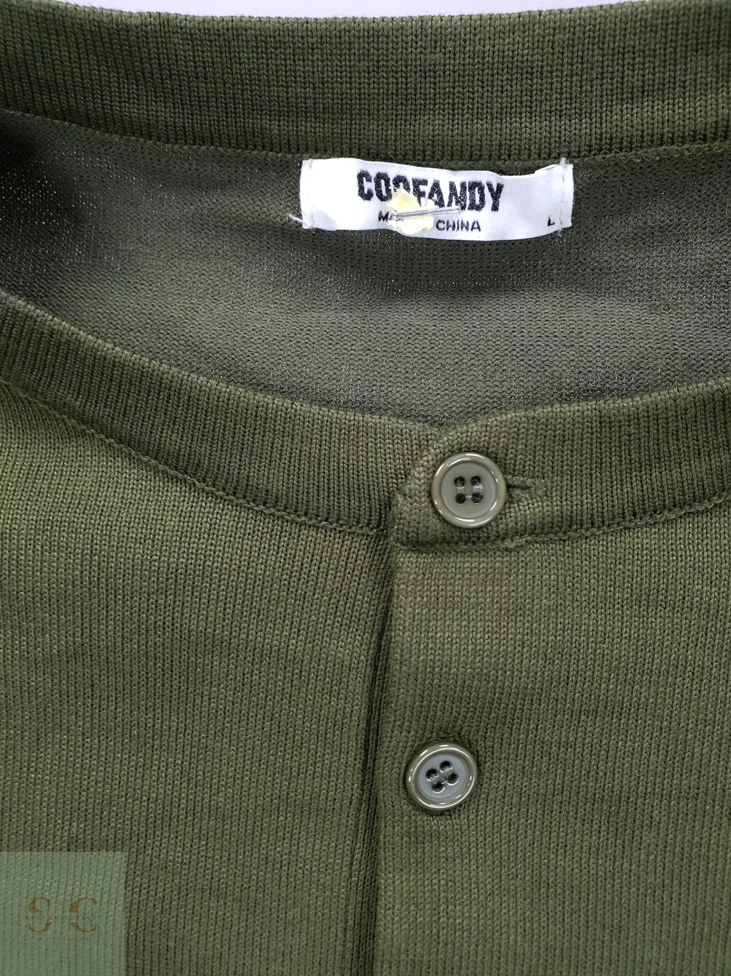 Suéter Estilo Henley Verde Olivo Coofandy Talla LXL 3