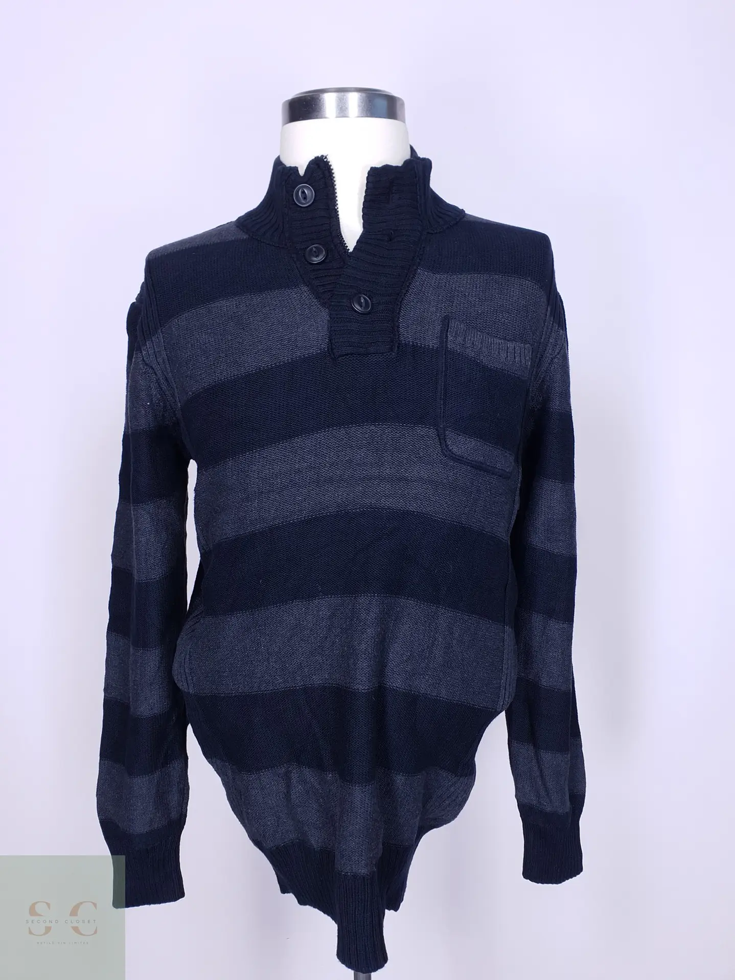 Suéter a Rayas con Cuello Alto Cierre y Botones Clockhouse Talla L 2