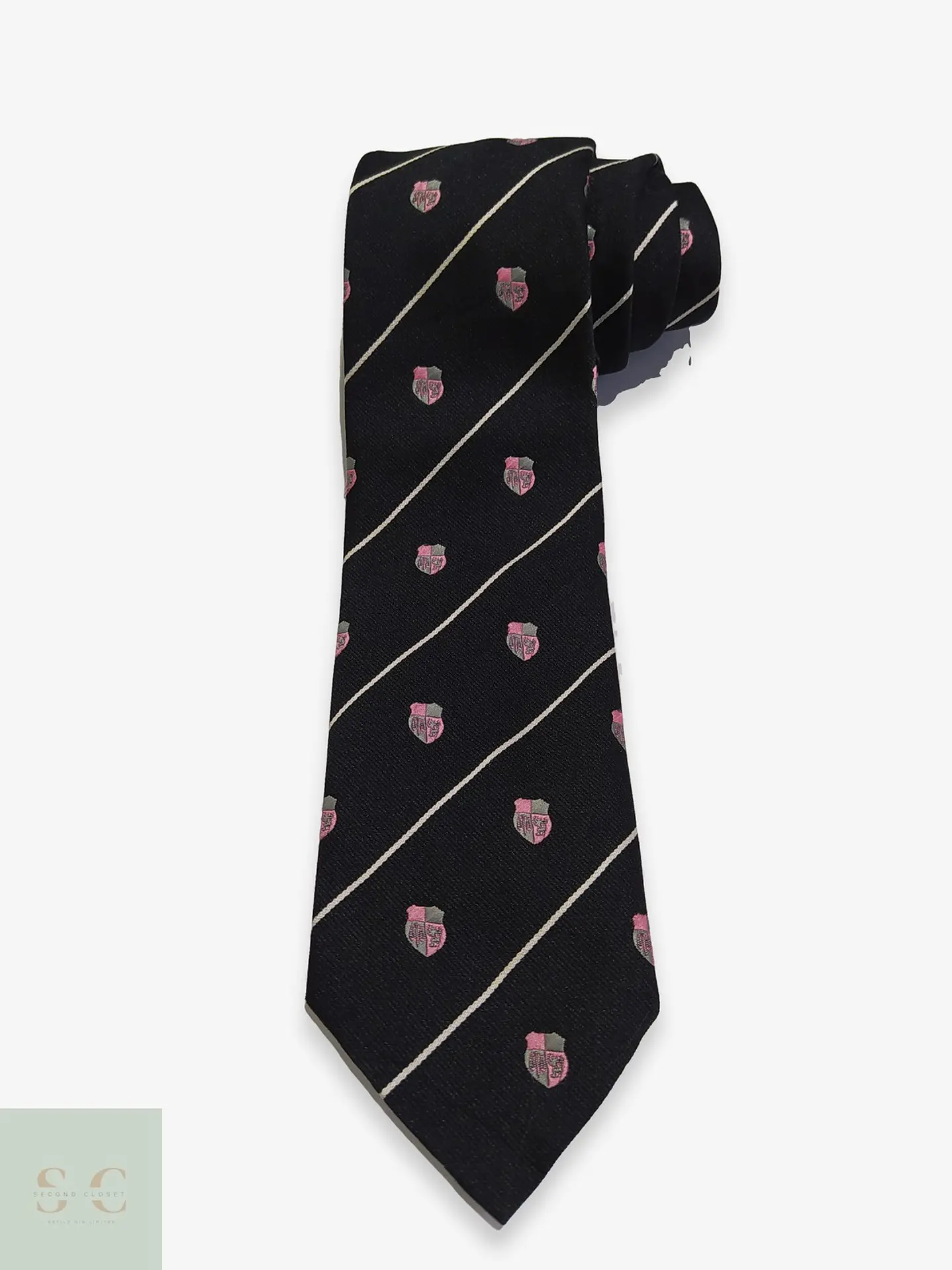 Corbata Estilo Club con Rayas Diagonales y Escudos Heráldicos 1