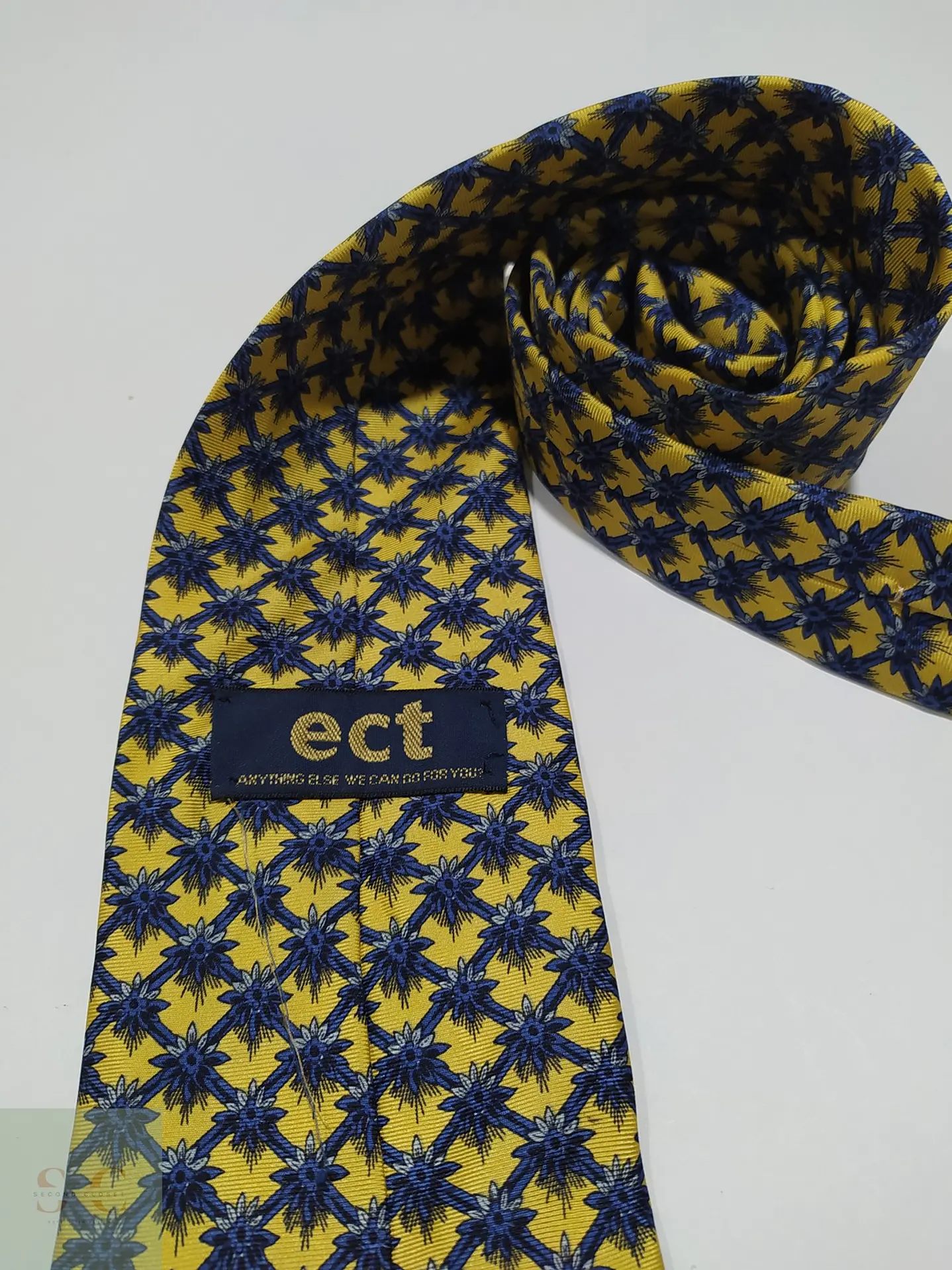 Corbata de Seda Amarilla con Micropatrón Geométrico Azul ect 2