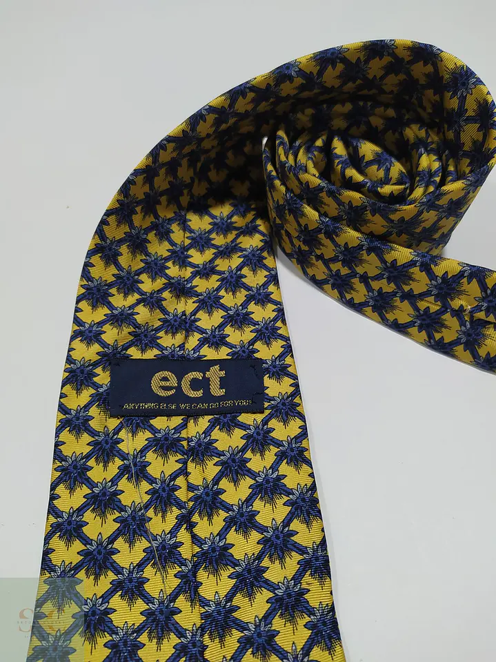 Corbata de Seda Amarilla con Micropatrón Geométrico Azul ect 2