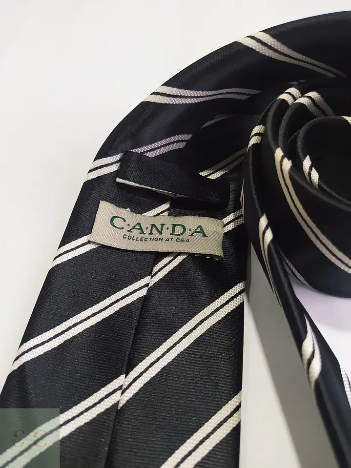 Corbata C&A a Rayas Diagonales Regimental Blanco y Negro 2