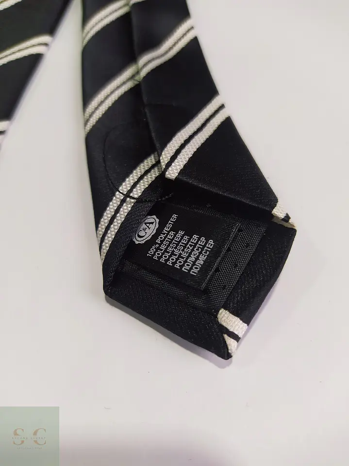 Corbata C&A a Rayas Diagonales Regimental Blanco y Negro 3