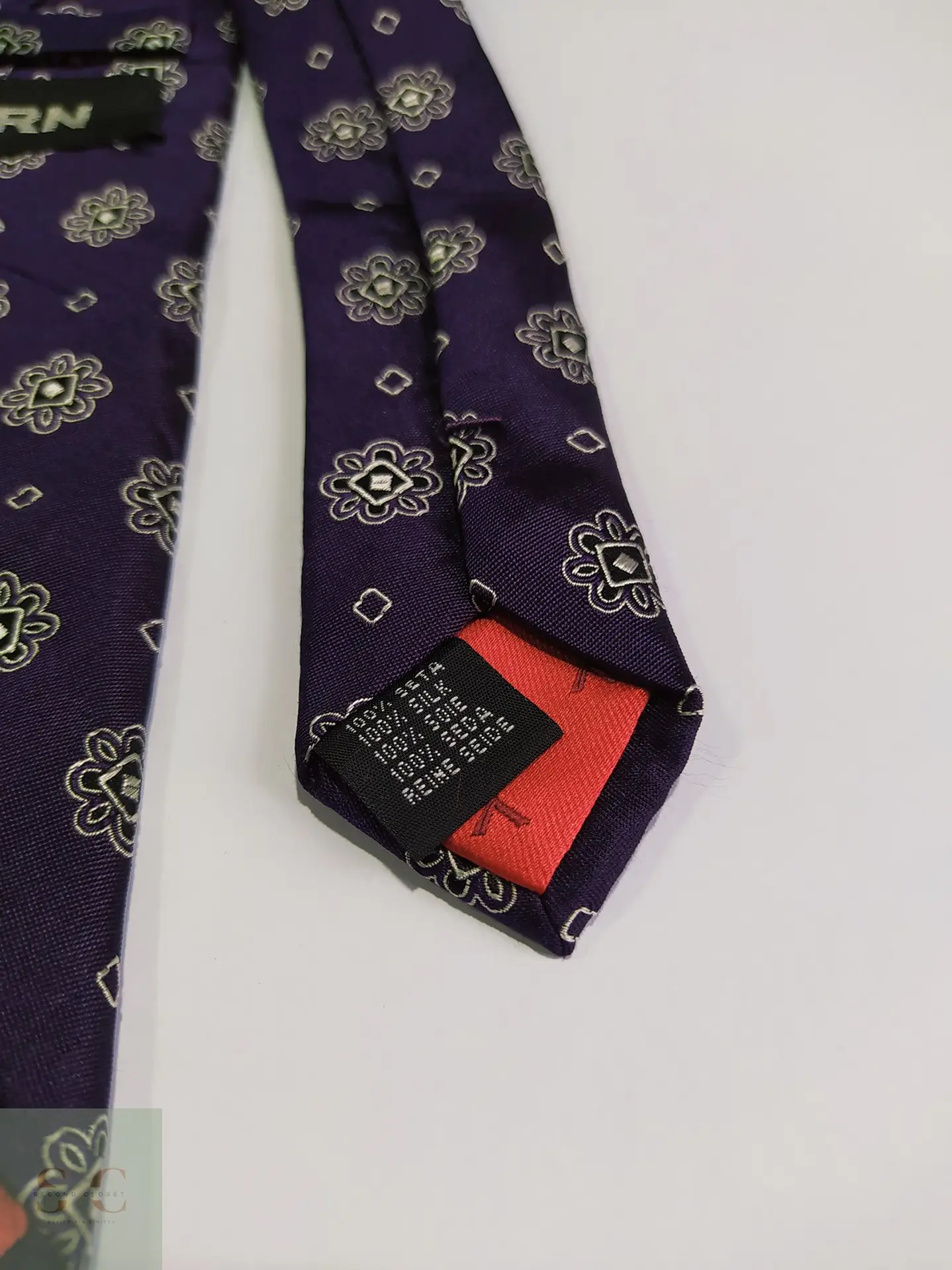 Corbata de Seda Morada con Micropatrón Floral Geométrico Yorn 3