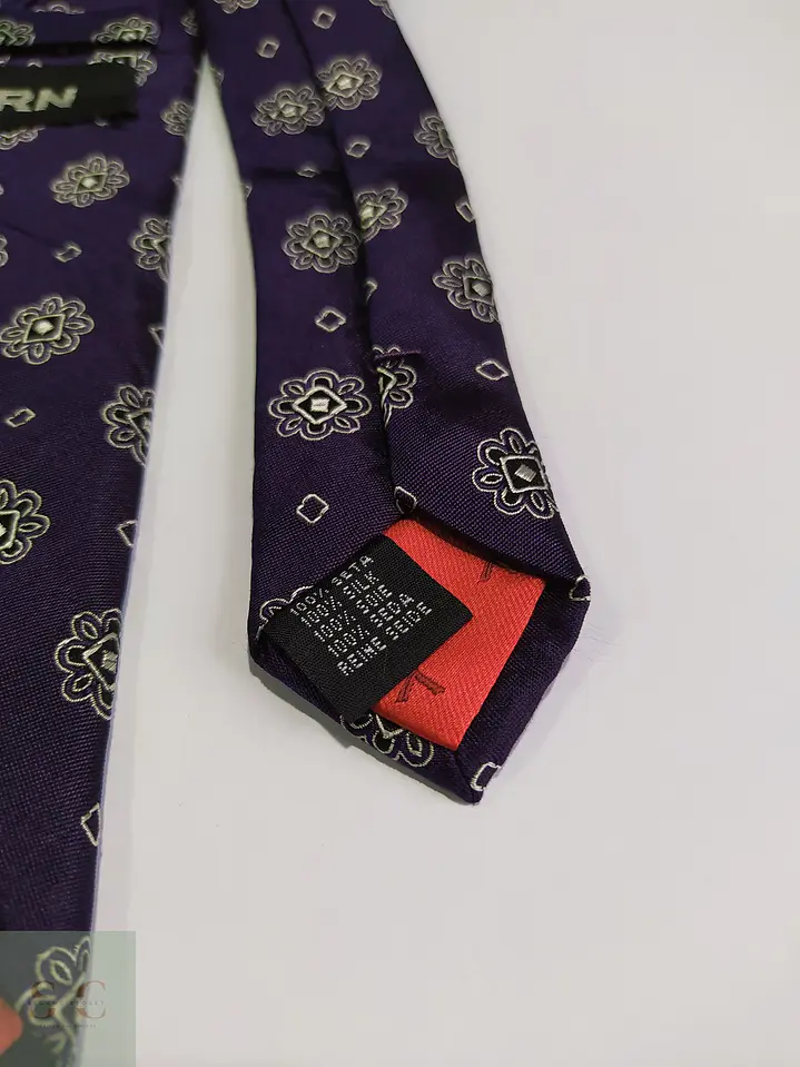Corbata de Seda Morada con Micropatrón Floral Geométrico Yorn 3