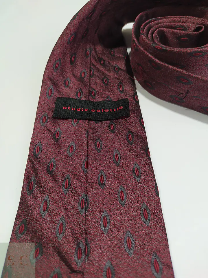 Corbata de Seda Borgoña con Micropatrón Geométrico Studio Coletti 2