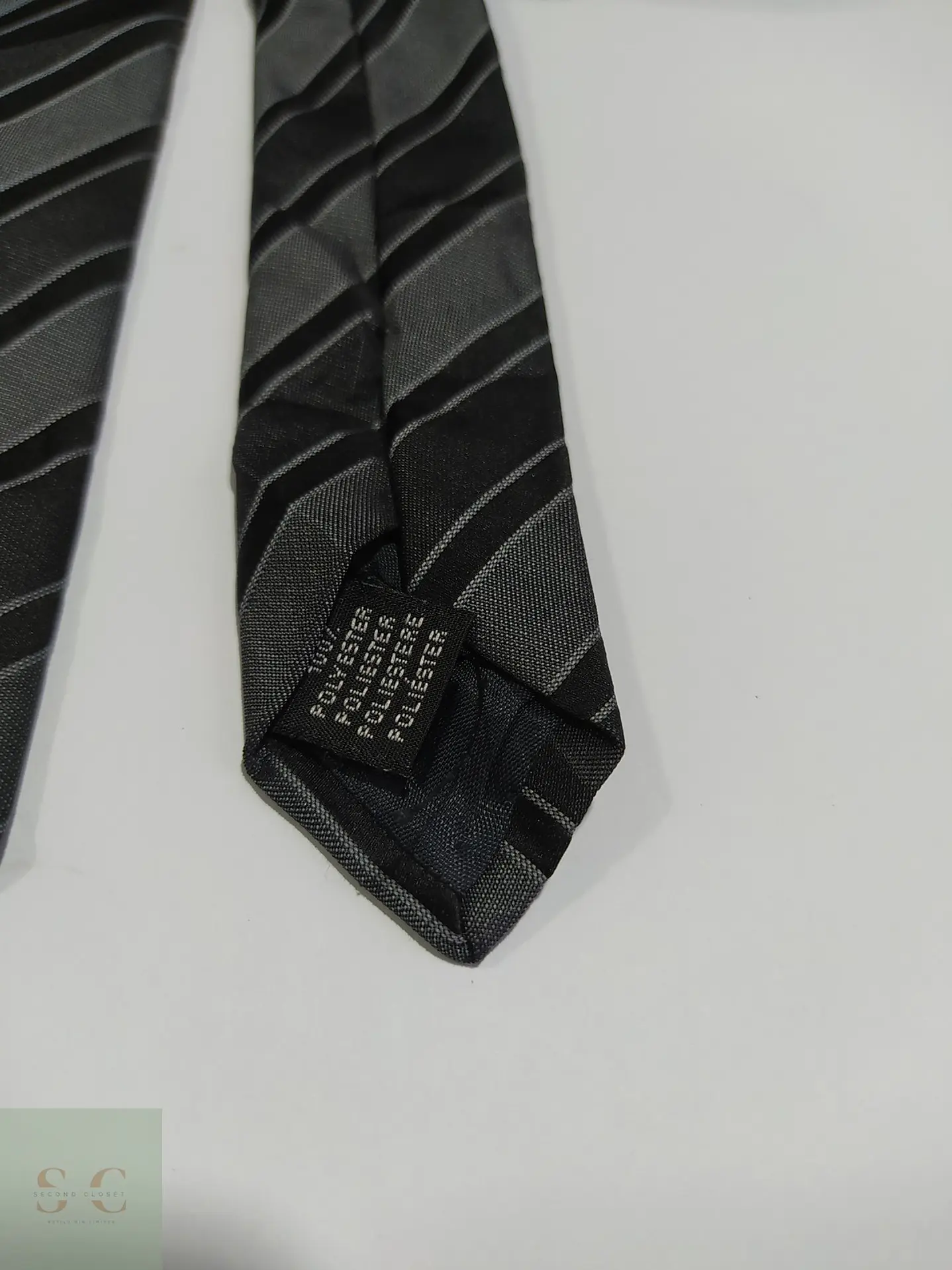 Corbata a Rayas Regimental Monocromática Gris y Negra 2