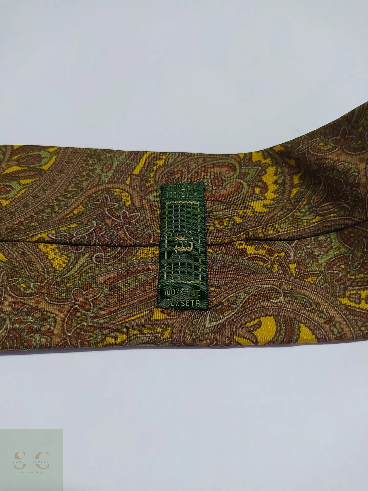 Corbata de Seda Vintage con Patrón Paisley en Tonos Mostaza y Verde Oliva 2