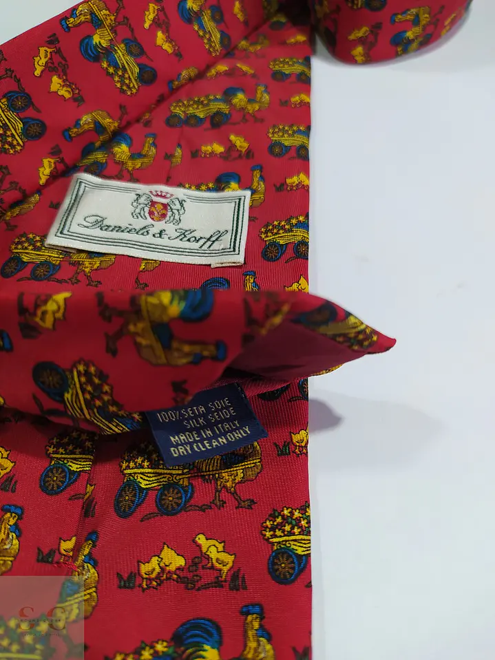 Corbata de Seda Daniels & Korff Motivo Ilustrado Gallos y Carretas 3