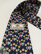 Corbata de Seda Daniels & Korff Estampado Novelty Cerditos y Flores - Miniatura 2