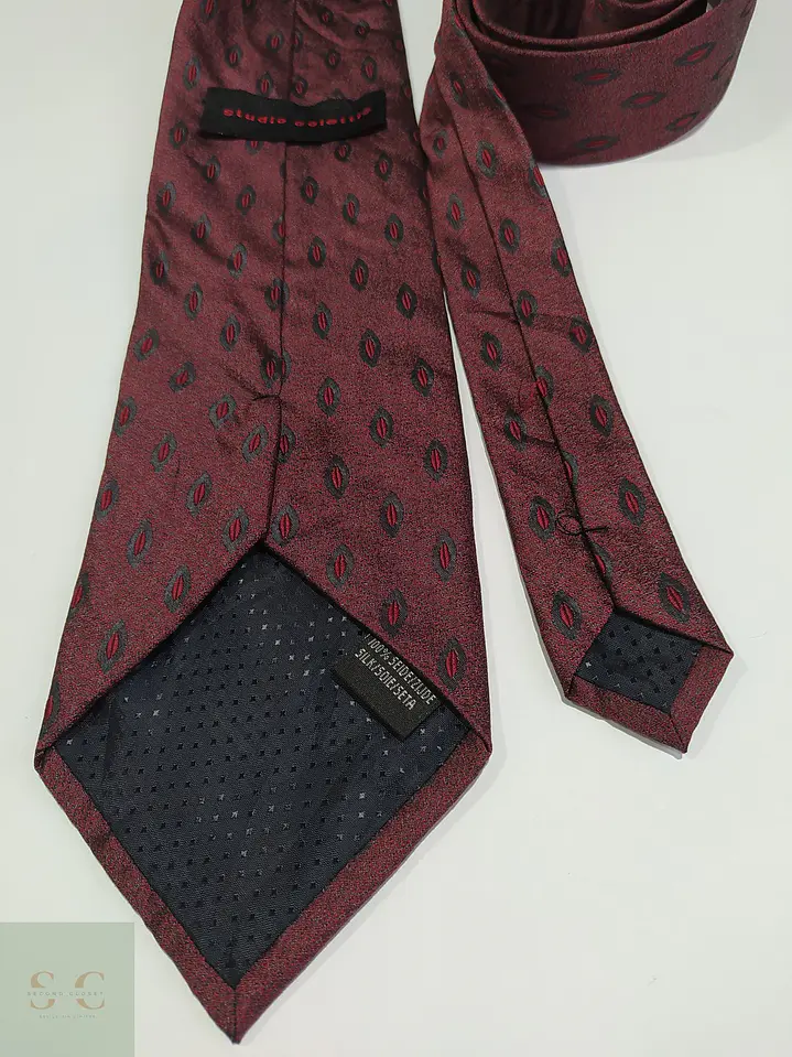 Corbata de Seda Borgoña con Micropatrón Geométrico Studio Coletti 3