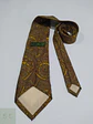 Corbata de Seda Vintage con Patrón Paisley en Tonos Mostaza y Verde Oliva - Miniatura 3
