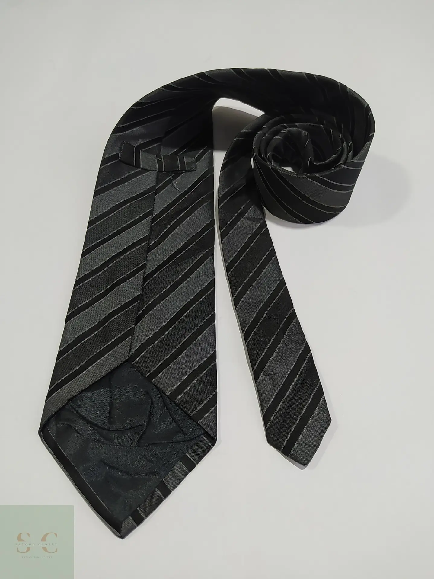 Corbata a Rayas Regimental Monocromática Gris y Negra 4