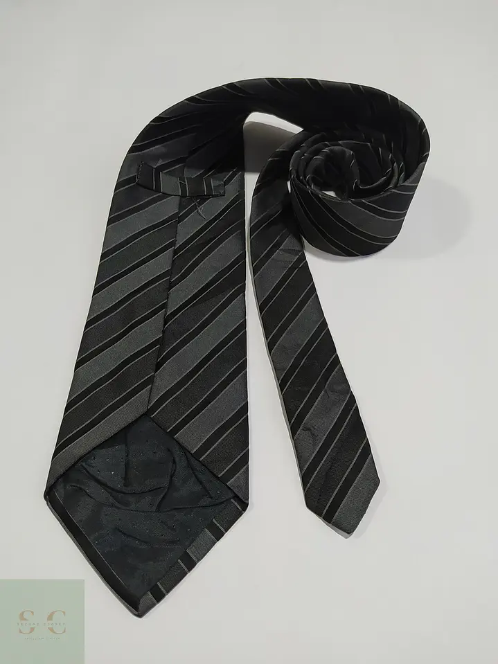 Corbata a Rayas Regimental Monocromática Gris y Negra 4