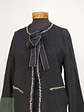Chaqueta Tweed Bouclé Negra con Lazada Frontal y Pasamanería Talla SM - Miniatura 4