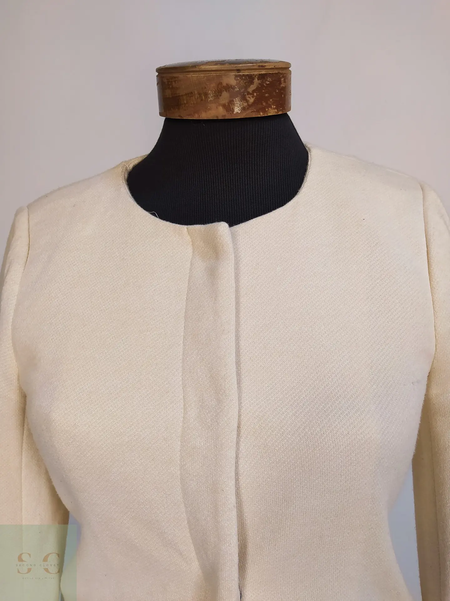 Abrigo Minimalista Ecru Sin Cuello Only Talla S 6