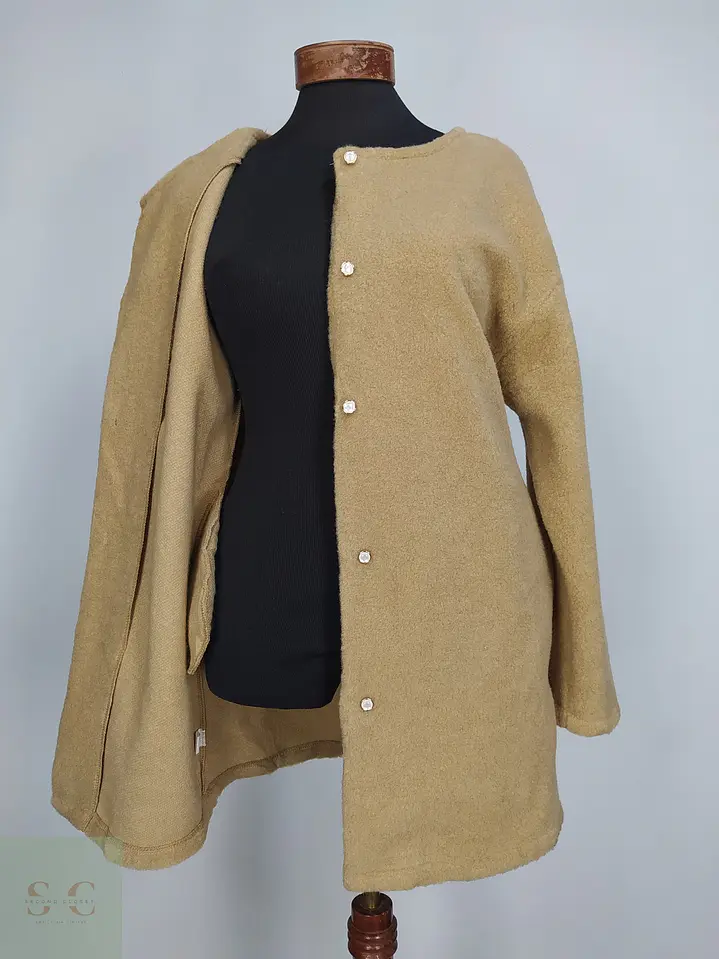 Tapado Camel Minimalista Texturizado Talla SM 8