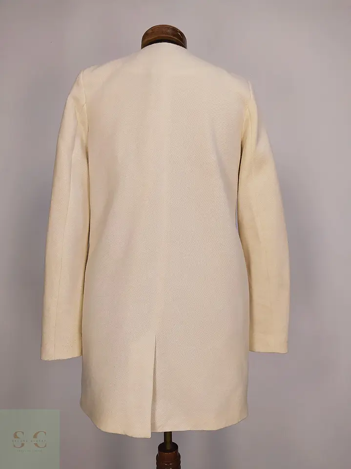 Abrigo Minimalista Ecru Sin Cuello Only Talla S 9