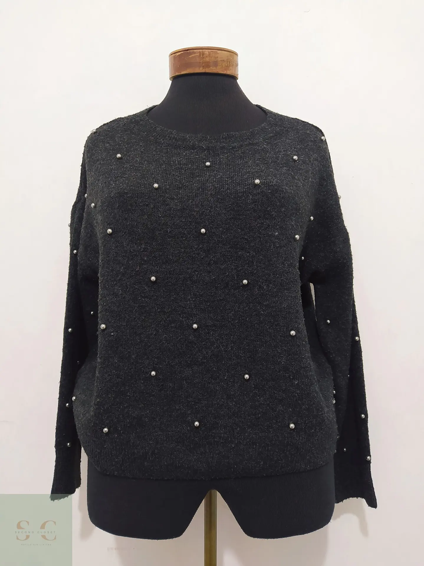 Suéter Grafito con Aplicación de Perlas H&M Talla XL 2