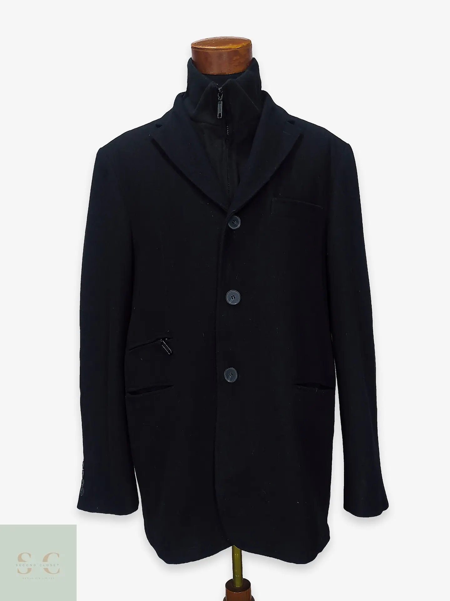 Abrigo 3/4 Negro con Pechera Integrada y Solapa Muesca Talla XL 1