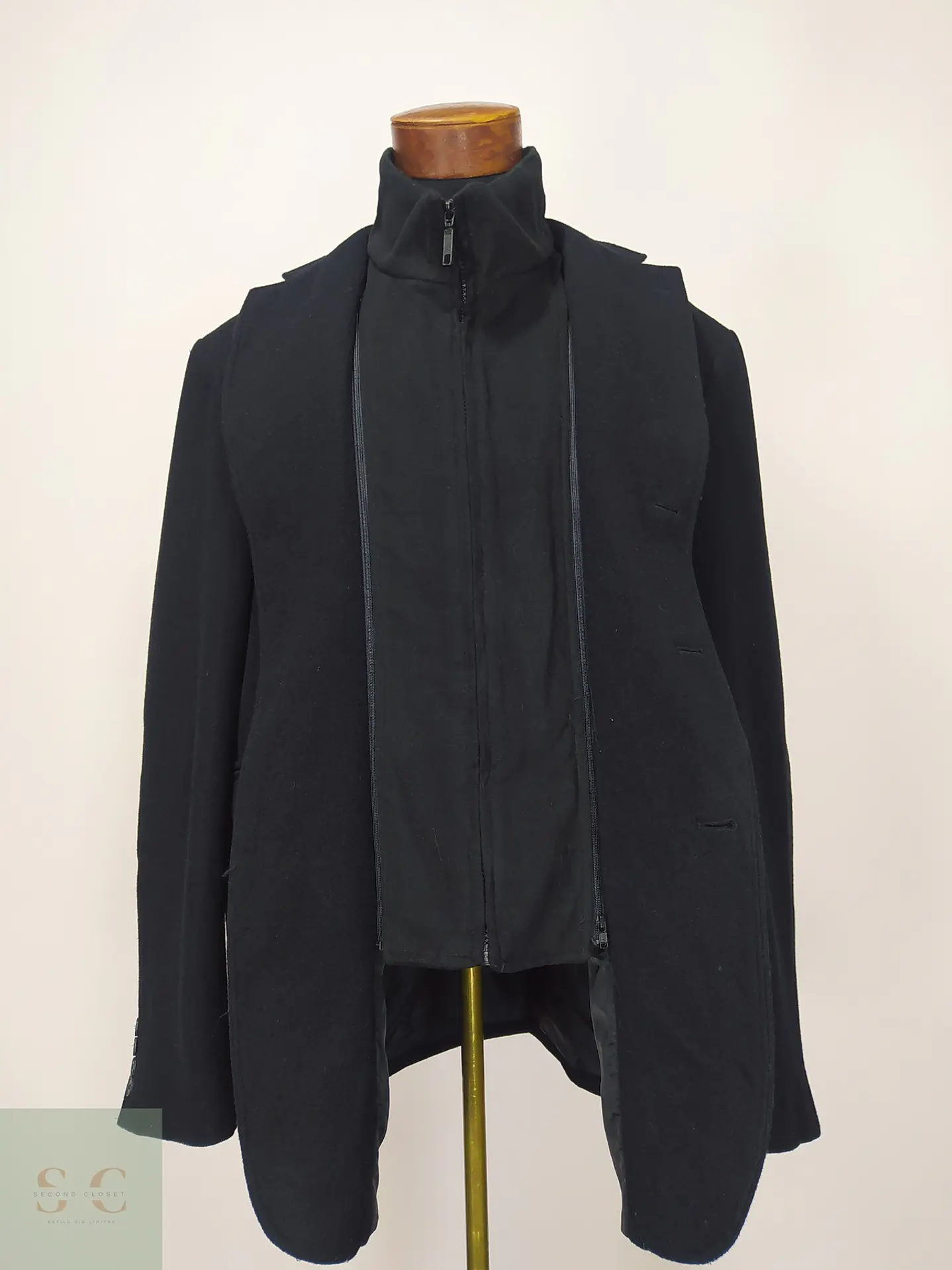 Abrigo 3/4 Negro con Pechera Integrada y Solapa Muesca Talla XL 5