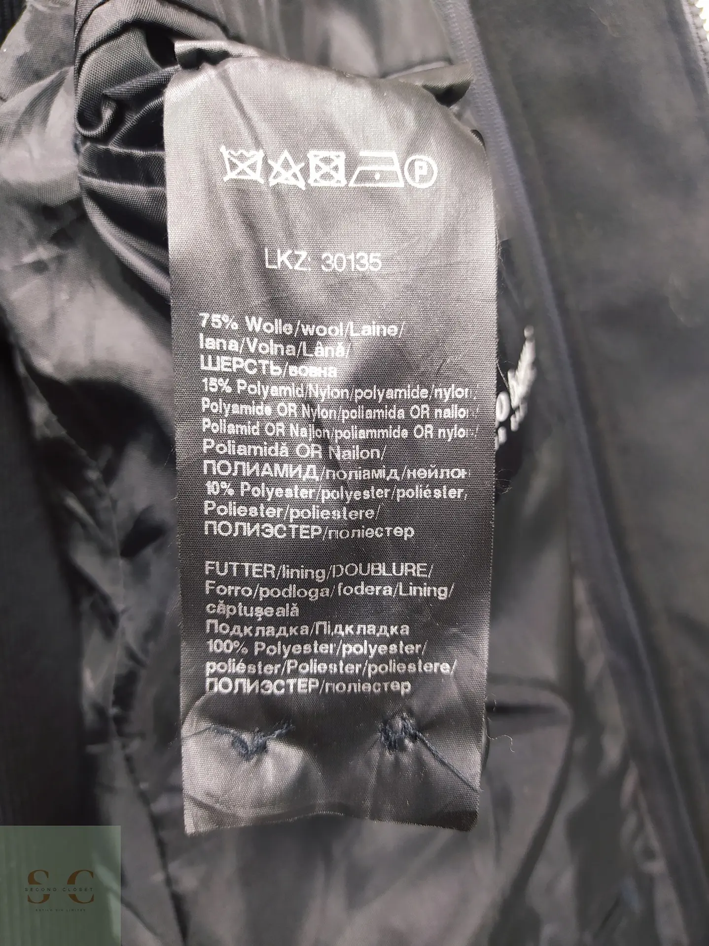 Abrigo 3/4 Negro con Pechera Integrada y Solapa Muesca Talla XL 7