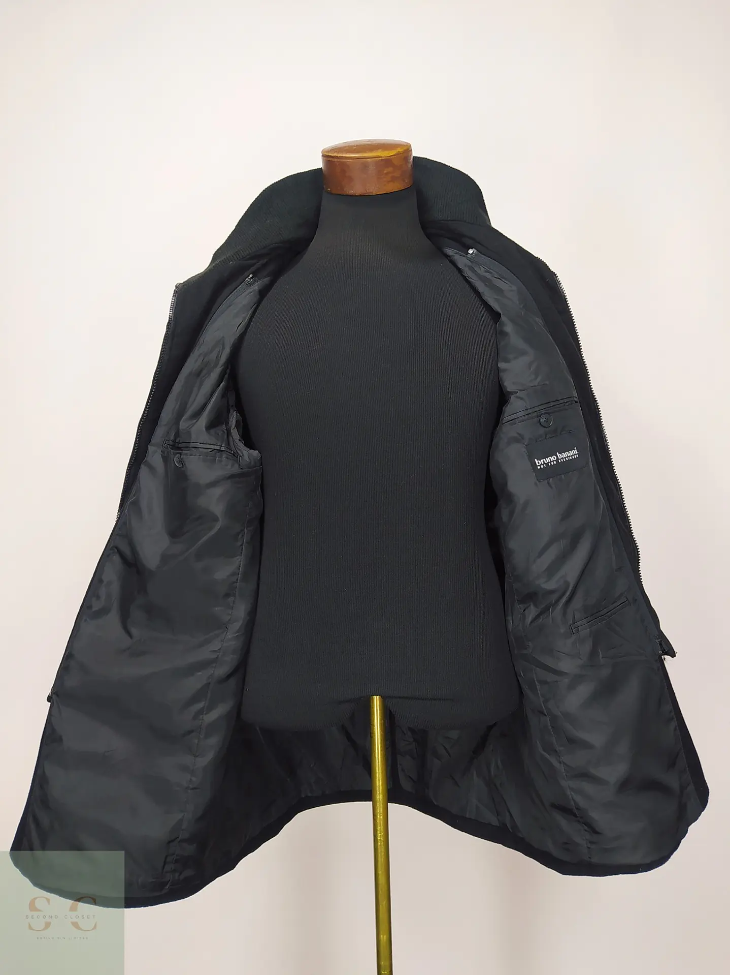 Abrigo 3/4 Negro con Pechera Integrada y Solapa Muesca Talla XL 8