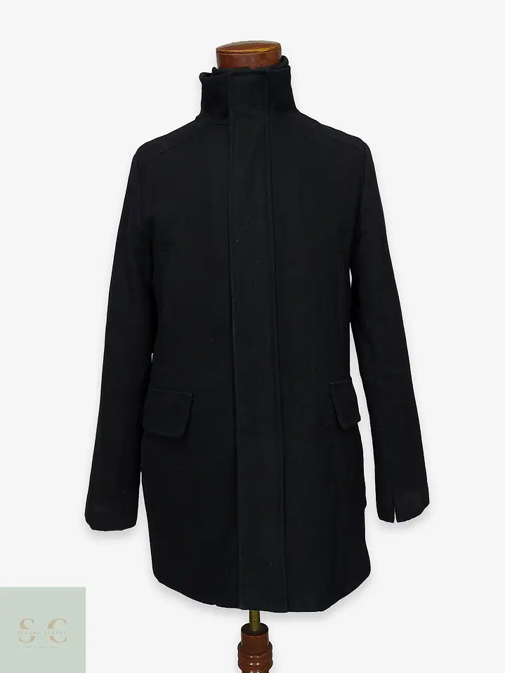 Abrigo negro Calvin Klein Detalle, descosido en la manga izquierda Talla S 1