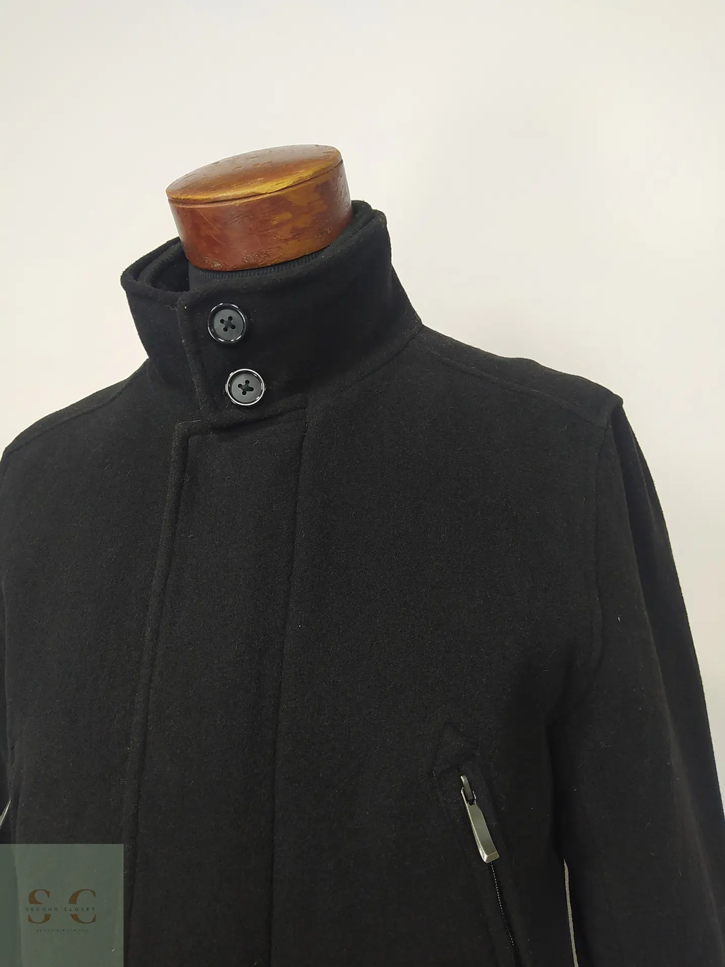 Chaquetón Urbano de Paño Negro con Cuello Chimenea Covington Talla S 4