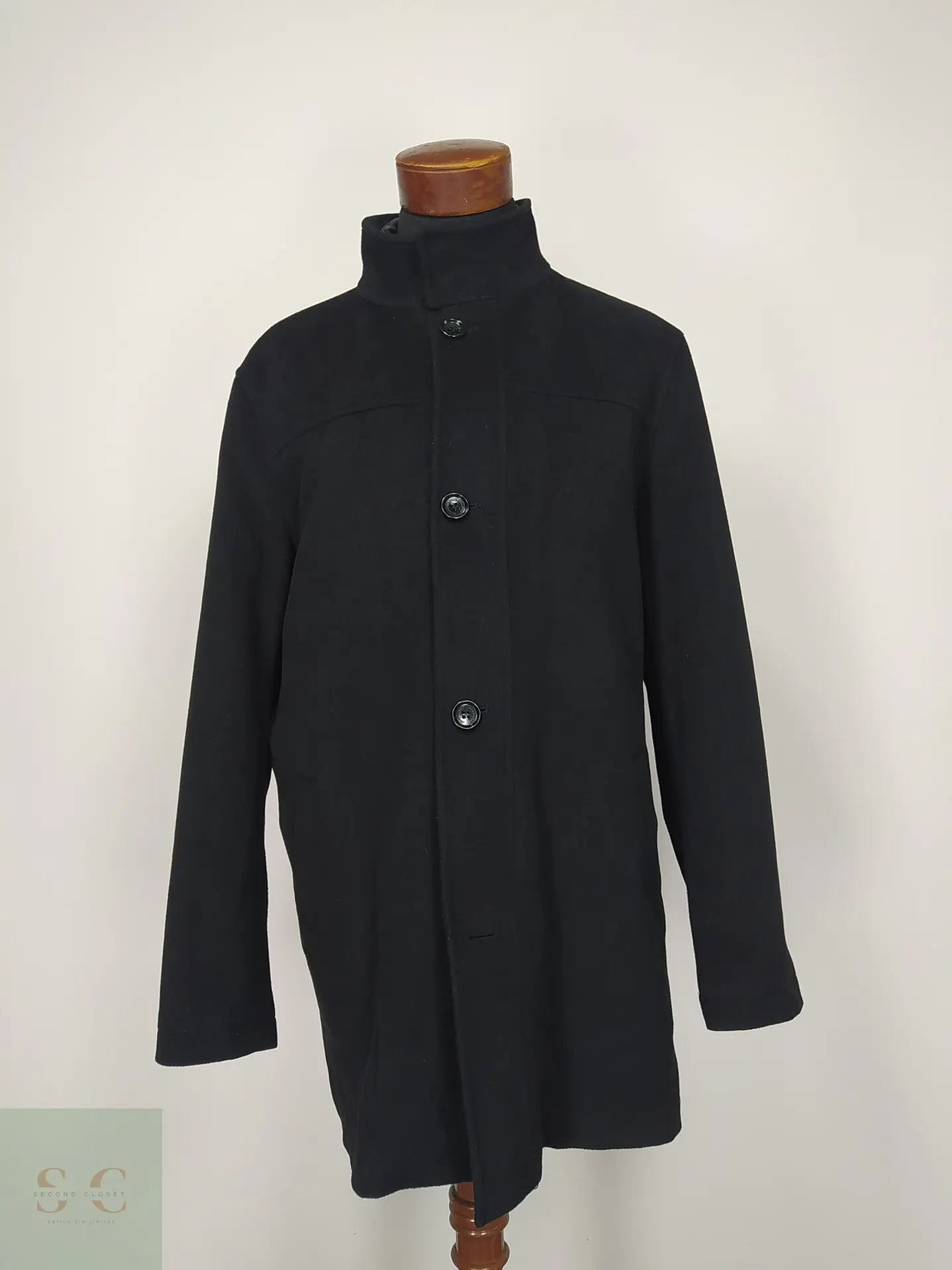 Abrigo Negro de Paño con Cuello Chimenea Christian Berg Talla M 2