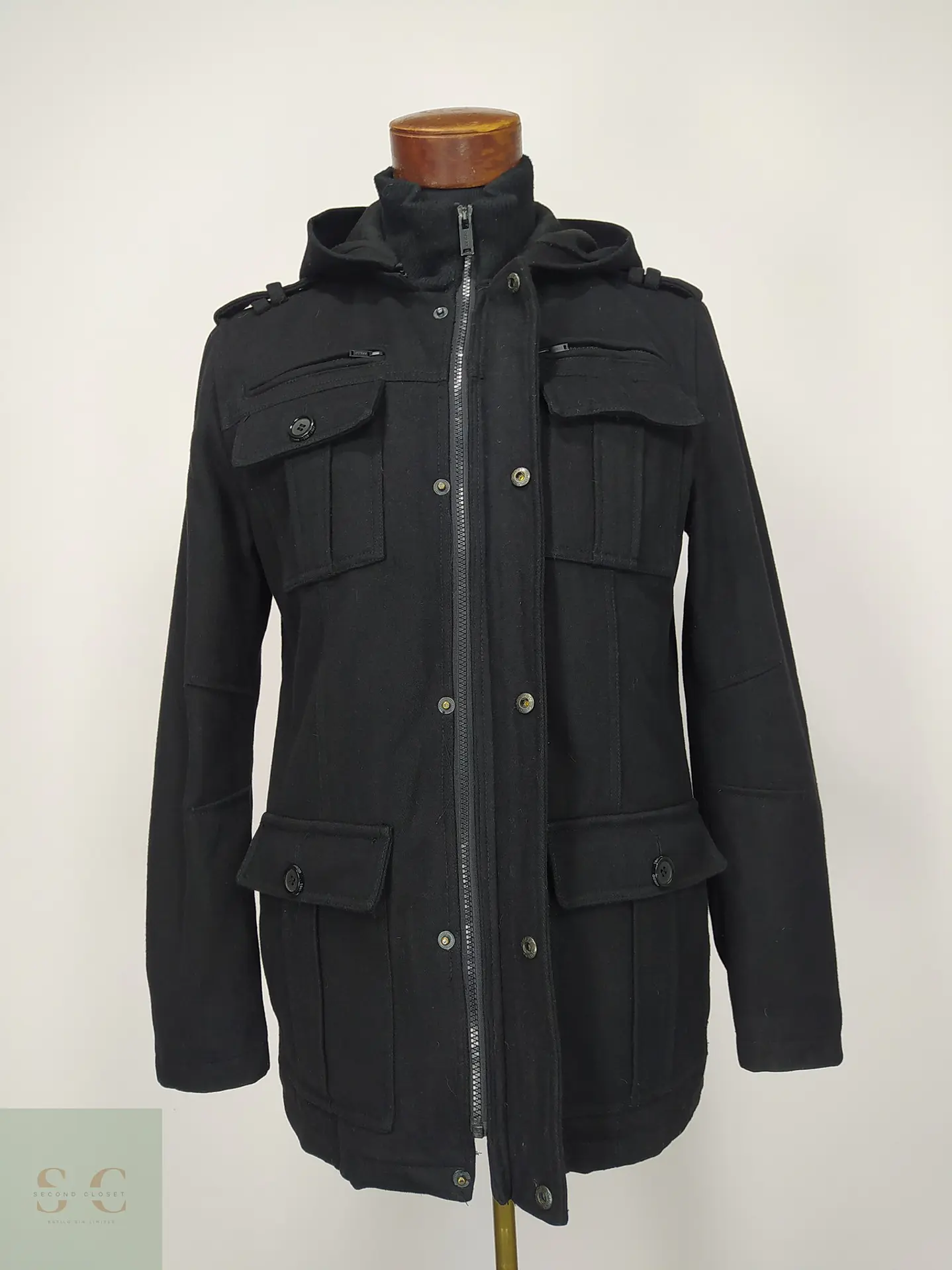 Chaquetón Estilo Utilitario con Capucha y Doble Cuello Guess Talla S 5