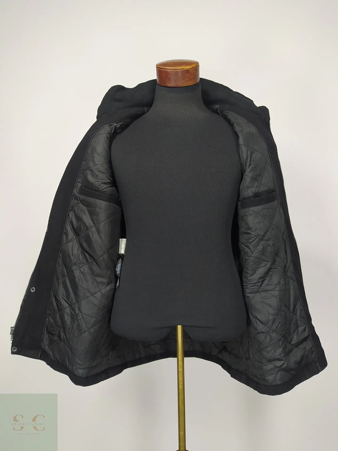 Chaquetón Estilo Utilitario con Capucha y Doble Cuello Guess Talla S 7