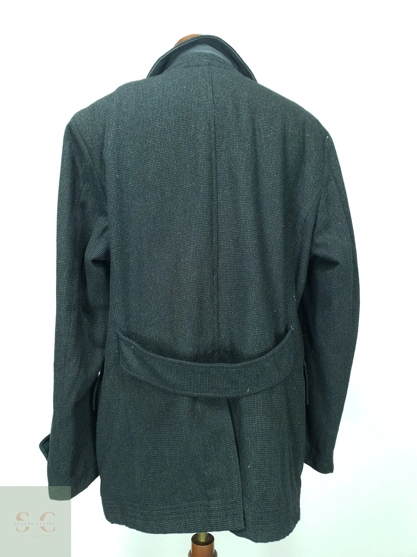 Abrigo Estructurado de Paño Microtexturado con Cuello Stand-Up BOSS Hugo Boss Talla XL 4
