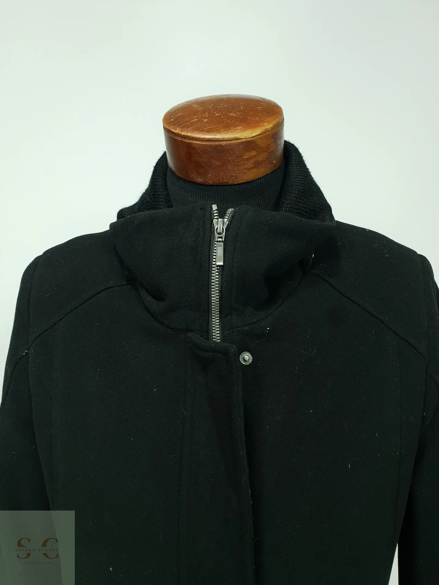 Abrigo Corto Urbano con Cuello Alto y Forro Contraste Kenny S. Talla S 4