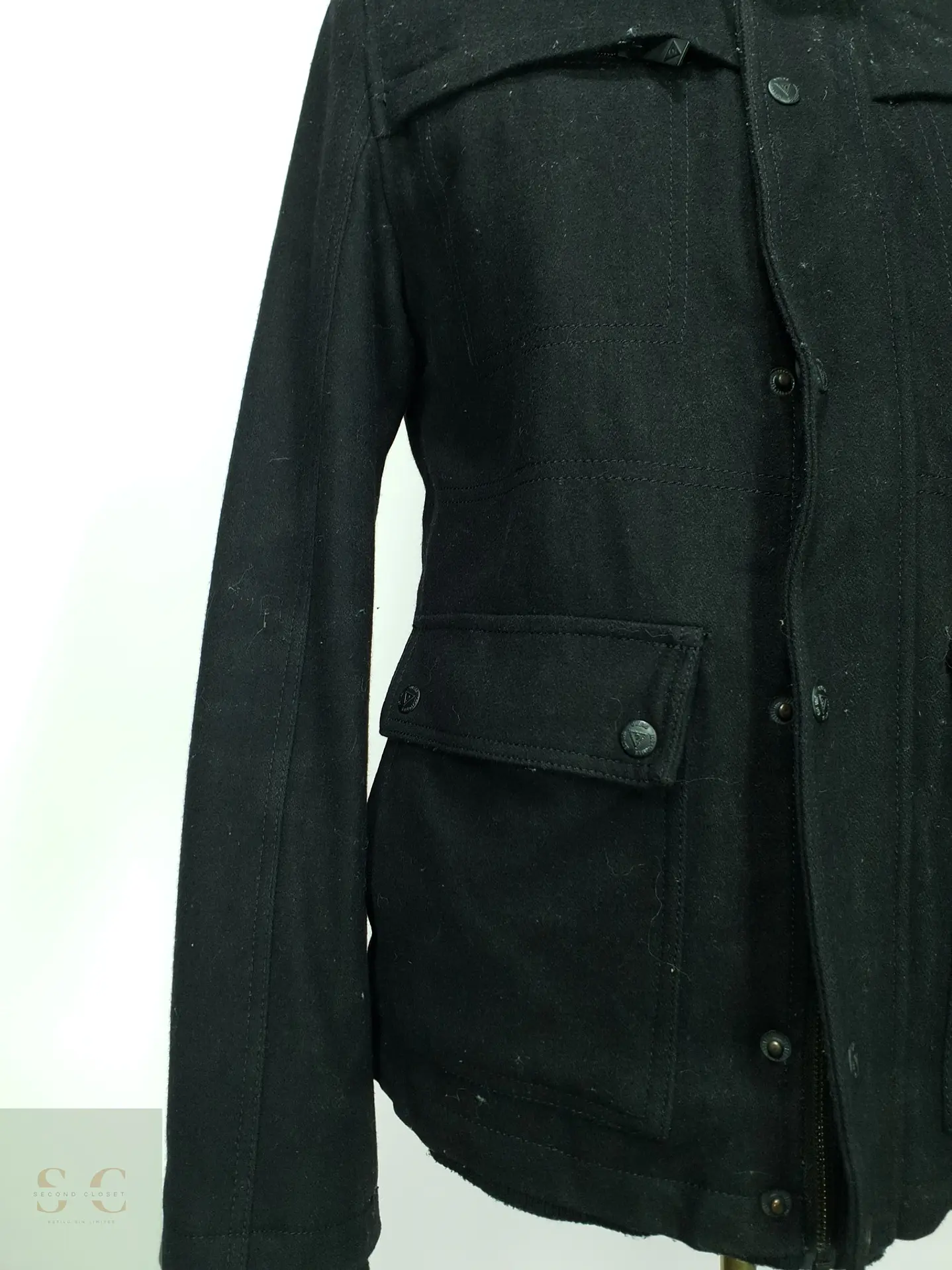 Chaqueta Corta de Paño Militar con Cuello Alto Guess Talla SM 3