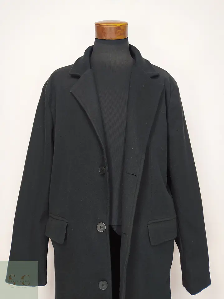 Abrigo Largo Minimalista de Botonadura Simple Talla XXXL 3